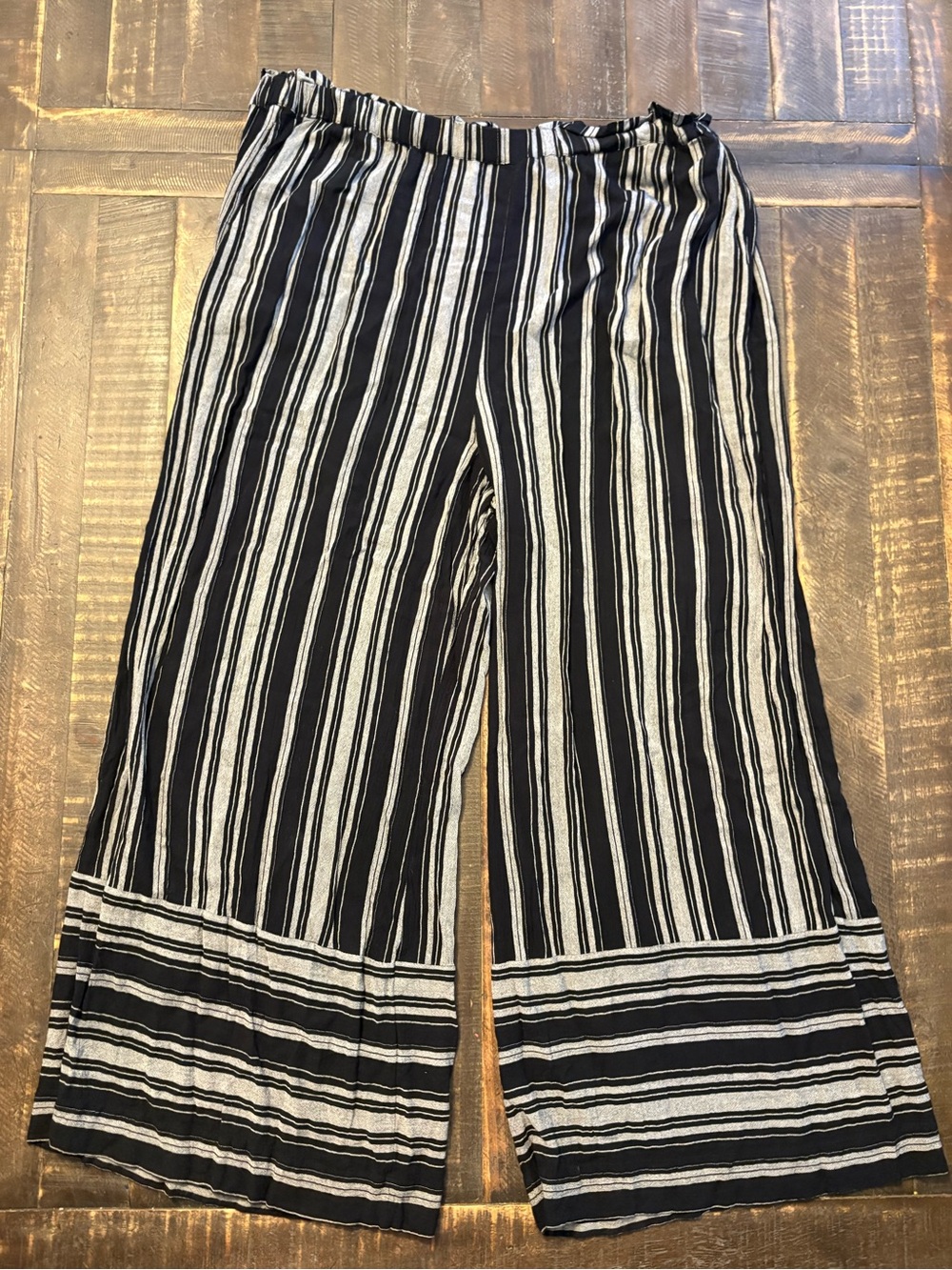 American Eagle Outfitters Black & Gray Striped Wide-Leg Flowy Pants Lightweight